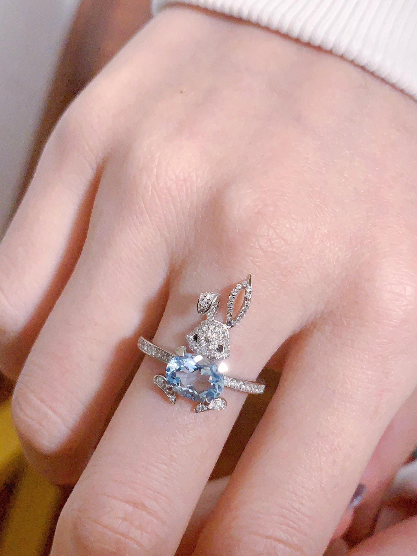 中古 ウサギモチーフ アクアマリンリングk18 指輪・リング パール