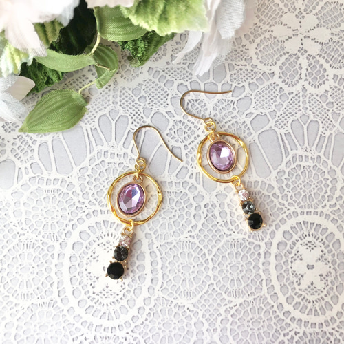 ハンドメイド キラキラ揺れるビジューピアス ピンク&ブラック ピアス 
