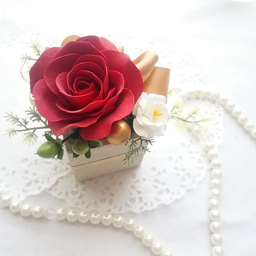 ❁手のひらサイズのミニクレイフラワーアレンジメント【プティ】赤バラ