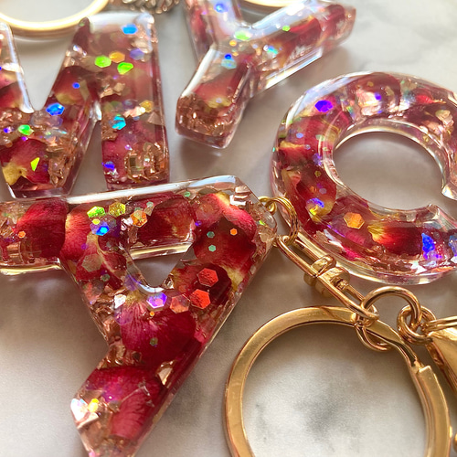 レッドレジンキーホルダー50個 0b6c2558408ab77624fecb0701db6e