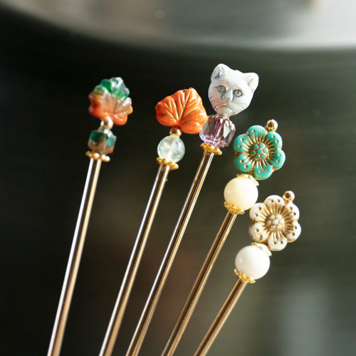 珍しいチェコガラスビーズのかんざし もみじ OR 梅の花 OR 猫 簪 和装