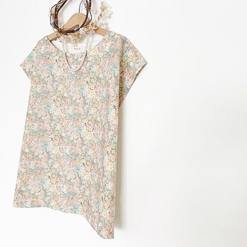 ○Liberty : Holly hocks フレンチスリーブブラウス(ベージュ