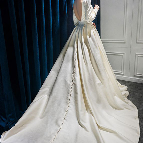 ウェディングドレスオーダーメイド ロング長袖 光沢サテン 背中見せ