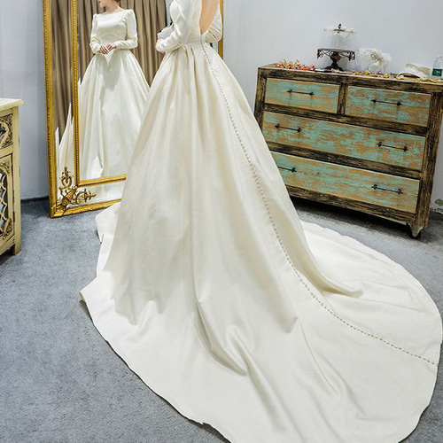 ウェディングドレスオーダーメイド ロング長袖 光沢サテン 背中見せ