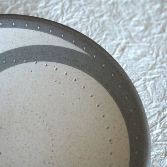 小石原燒蛋糕盤糖果盤 16 厘米啞光灰色螺旋點鶴見窯陶器 第7張的照片