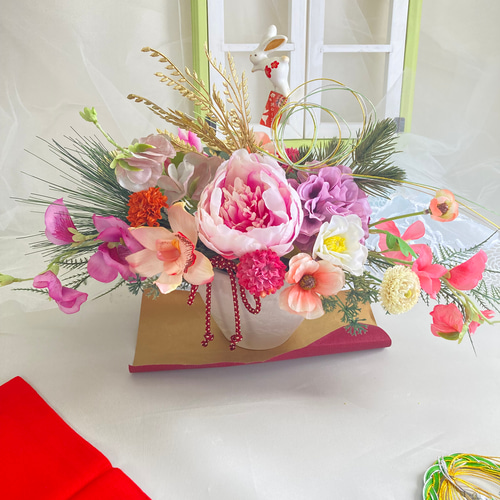 リビングに飾って頂きたい華やか！四方見！お正月アレンジメント