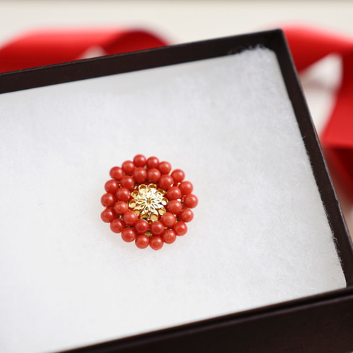 ブローチ】特別な天然色 本珊瑚 赤珊瑚 3月誕生石 ・ 還暦祝い 母の日
