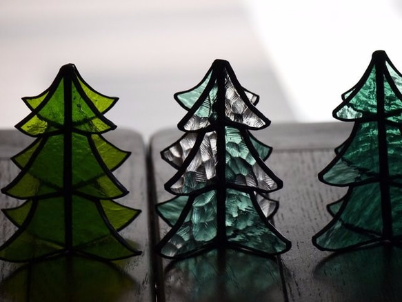 【A様専用ページ】ステンドグラス　クリスマスツリー　ｈ（ミックスカラー） 3枚目の画像