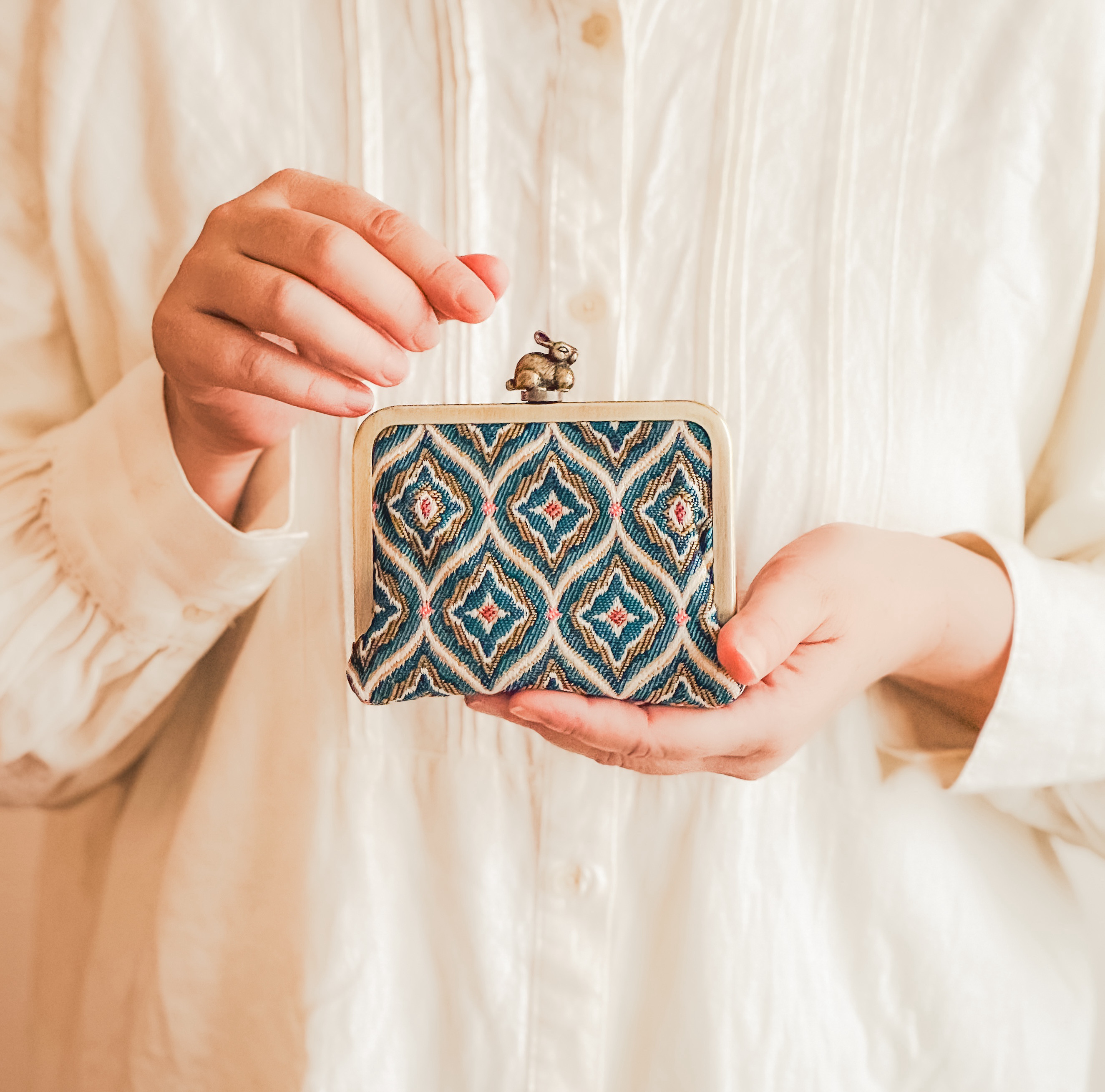 がま口 アクセサリーポーチ ｜SAFECO ジャカード生地 使用 旅行や出張に便利 動物モチーフ付き