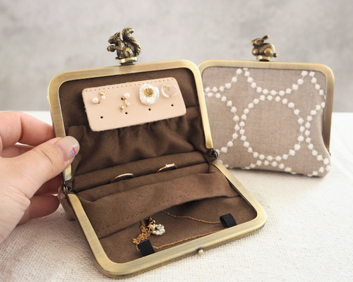 ミナペルホネン ハンドメイド 小鳥口金 がま口 ポーチ タンバリン ベージュ mina perhonen - ミナペルホネン ハンドメイド がま口 ポーチ