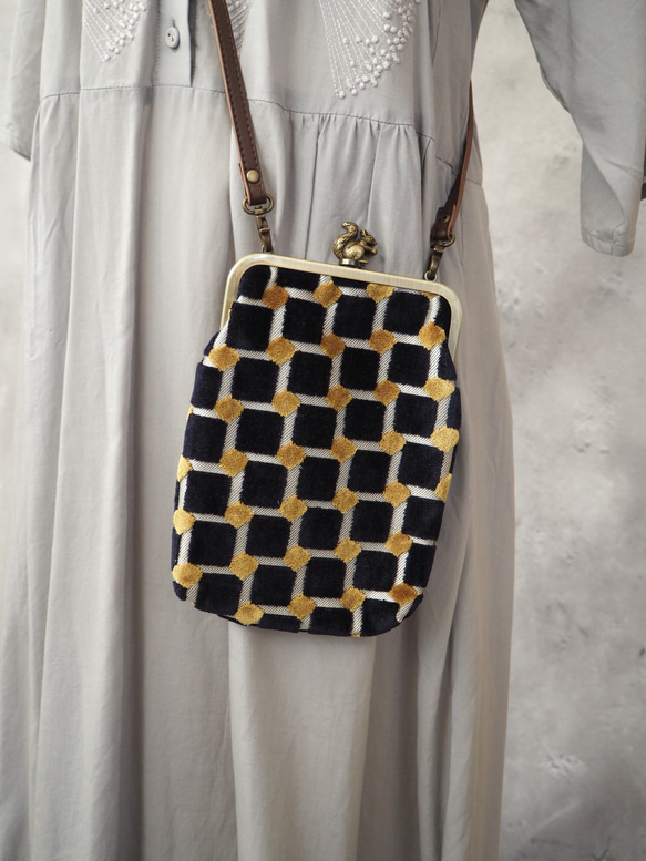 ママにうれしいスマホショルダー｜ジャガード×動物モチーフのがま口