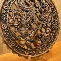 鳳凰牡丹40㎝　大型円型彫刻（アンティーク調） 壁掛け金具・台座付き 3枚目の画像