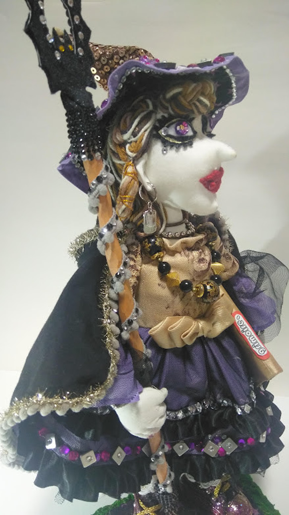 『おしゃれな大魔女さん』魔女人形　魔導書　グリモア　魔法陣　バッドロッド　　ハロウィン　創作人形　プレゼント　オシャレ 7枚目の画像