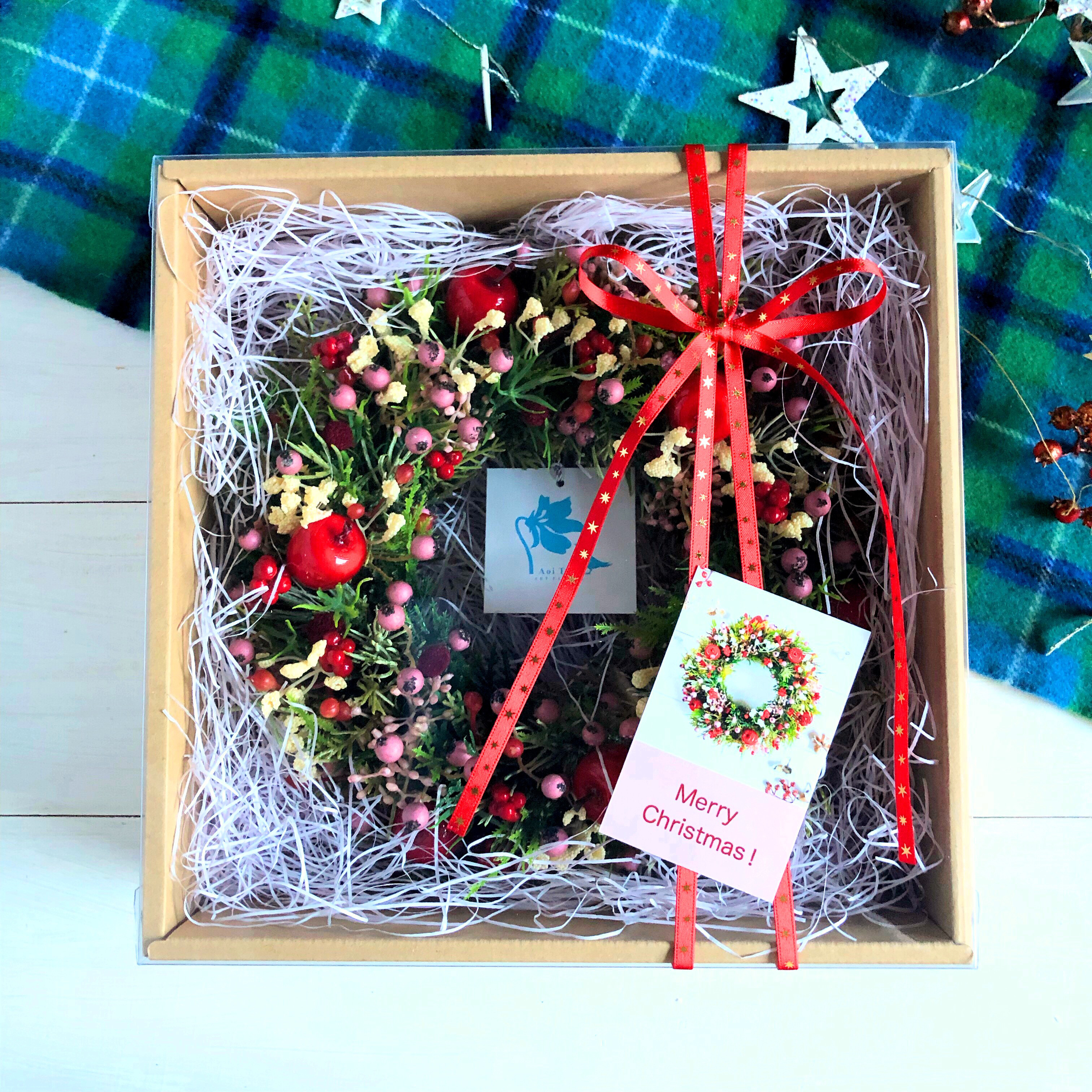 真っ赤なリンゴと実たくさんのリース ギフトBOX 玄関 リース  アーティフィシャルフラワー