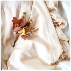 【テラコッタ色ドレスに似合う】ブラウン系シンビジュームとオータムイエローローズのウェディングブーケ・ブトニア 8枚目の画像