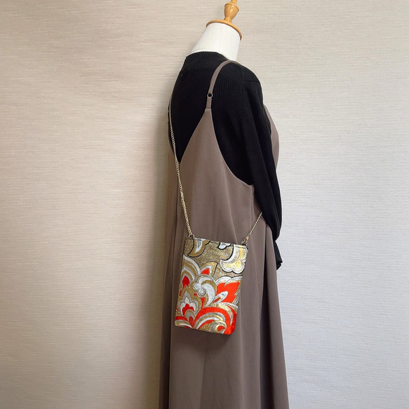 絹の帯からスマホショルダー　更紗花唐草文様　帯リメイク256 2枚目の画像