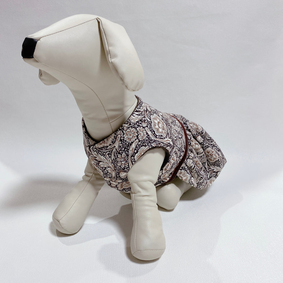 犬の洋服✨リバティ フィネスホール 裏フリース暖かワンピース ブラウン 犬服 6枚目の画像