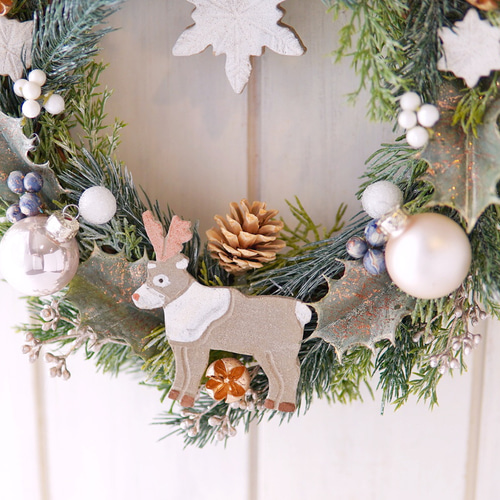 クリスマスローズ様＆グリーンと木ノ実小花達クリスマスカラーリース3個セット クリスマスローズ様＆グリーンと木ノ実小花達クリスマスカラー