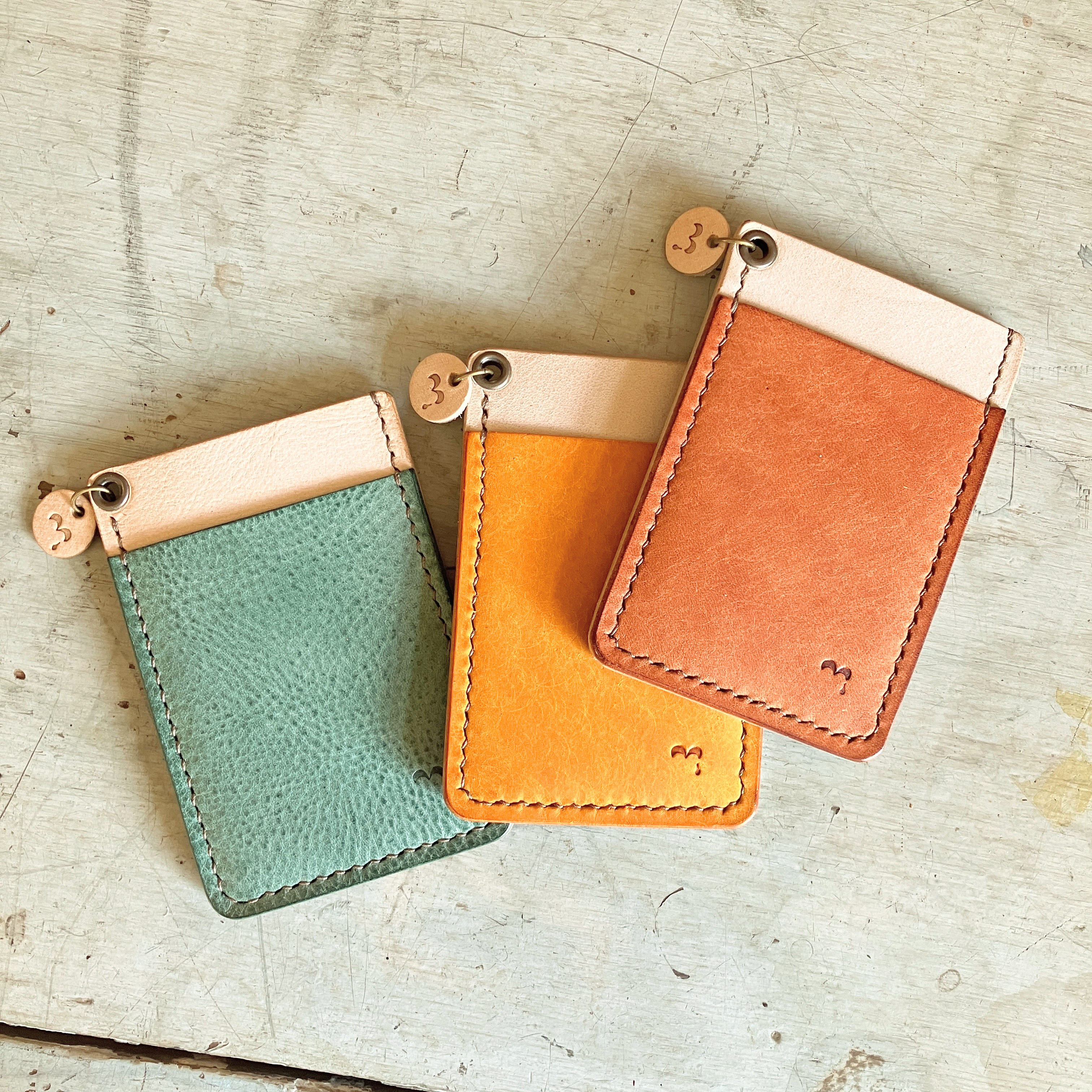 手縫いのハンドメイドパスケースなど わん。 31