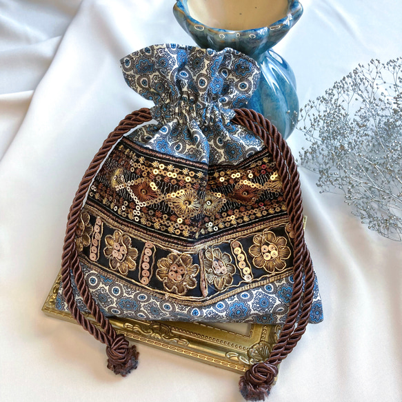 ✧ Arabian Blueシリーズ ✧ 巾着ポーチ インド刺繍 刺繍ポーチ 大容量  アラベスク 1枚目の画像