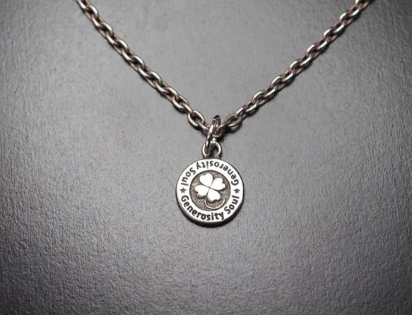 偶然見つけた、四つ葉のクローバー、摘んでみませんか？【clover mini medal （pendant top）】 3枚目の画像