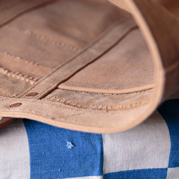 40’s or 50’s イギリス海軍Royal NavyヴィンテージキャンバストートバッグLサイズIND1380 the is 40’s or but 50’s from of it Royal Navy canvas and The fabric There no writing on there stencil an anchor mark thick