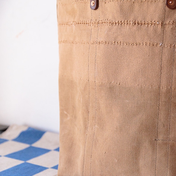 40’s or 50’s イギリス海軍Royal NavyヴィンテージキャンバストートバッグLサイズIND1380 the is 40’s or but 50’s from of it Royal Navy canvas and The fabric There no writing on there stencil an anchor mark thick