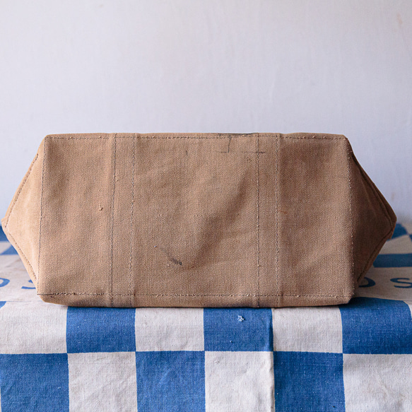 40’s or 50’s イギリス海軍Royal NavyヴィンテージキャンバストートバッグLサイズIND1380 the is 40’s or but 50’s from of it Royal Navy canvas and The fabric There no writing on there stencil an anchor mark thick