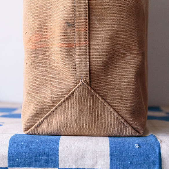 40’s or 50’s イギリス海軍Royal NavyヴィンテージキャンバストートバッグLサイズIND1380 the is 40’s or but 50’s from of it Royal Navy canvas and The fabric There no writing on there stencil an anchor mark thick