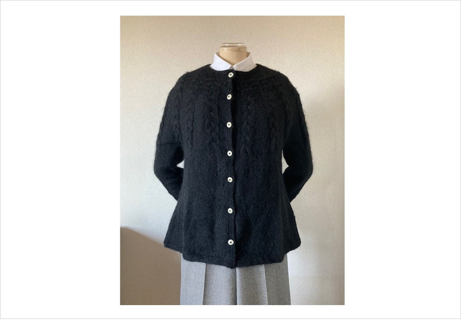 ケーブル編み 丸ヨークカーディガン ブラック