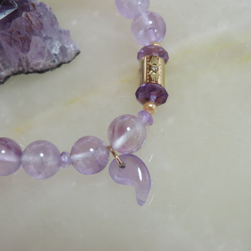 アメジスト✖️ルビー　勾玉ブレスレット h541d】勾玉ブレスレット アメジスト［魔除け・絆］ | まが