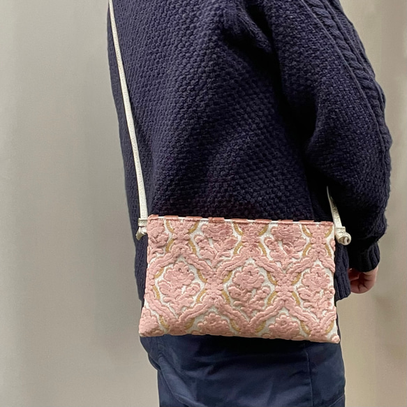 阿拉伯式花紋圖案織物和皮革智慧型手機小袋粉色米色 第6張的照片