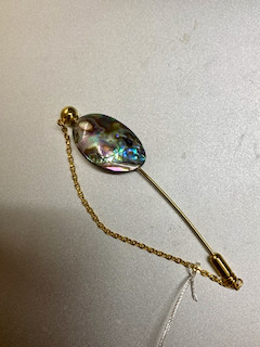 パウア貝のシンプルなデザイン　丸と楕円のピンブローチ