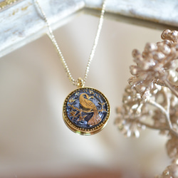 予言する鳥 ペンダント】（群青） チェコガラスボタン 60㎝ ネックレス