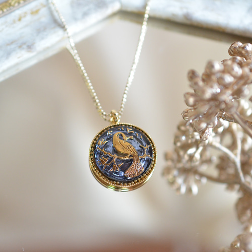 予言する鳥 ペンダント】（群青） チェコガラスボタン 60㎝ ネックレス