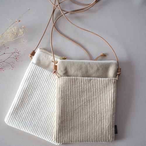コーデュロイのスマホポシェット《アイボリー／白》ポシェット