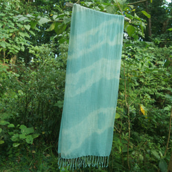 屋久島の草木染めウールストール（アマクサギの水色の波紋模様） 2枚目の画像