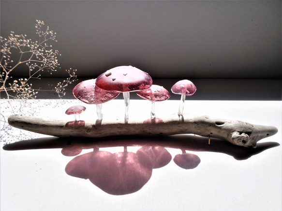 ガラスのキノコ　置物　オブジェ　シロ粒ピンク5本 10枚目の画像