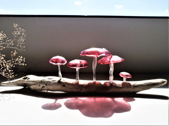 ガラスのキノコ　置物　オブジェ　シロ粒ピンク5本 4枚目の画像