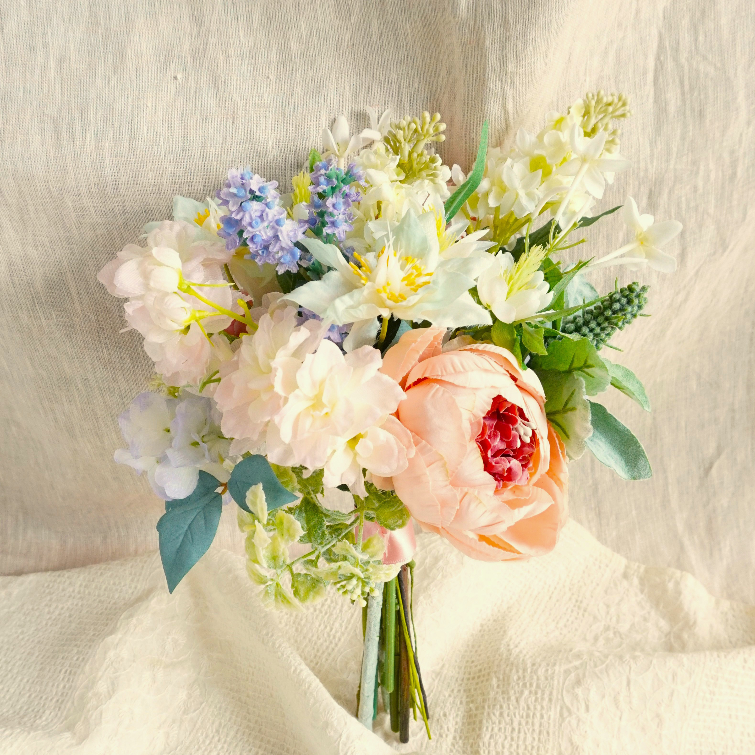 ウエディングブーケ（アーティフィシャルフラワー・造花）ピンク・ホワイト・パステルカラー・サムシングブルー・芍薬・アネモネ