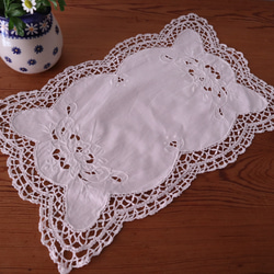 フランスの手仕事/ボビンレースとお花の白糸手刺繍 テーブルマット (ヴィンテージ ブロカント） 6枚目の画像
