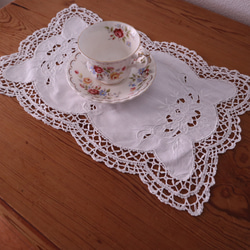 フランスの手仕事/ボビンレースとお花の白糸手刺繍 テーブルマット (ヴィンテージ ブロカント） 8枚目の画像