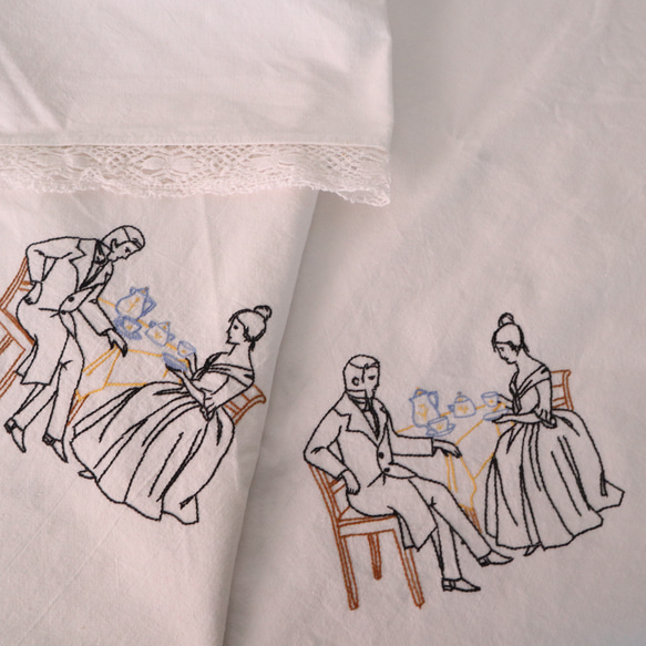 フランスの手仕事/マダムとムッシュのティータイム手刺繍 大判サイズ生地 テーブルクロス (ヴィンテージ) 12枚目の画像