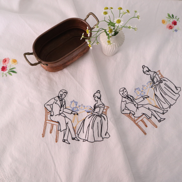 フランスの手仕事/マダムとムッシュのティータイム手刺繍 大判サイズ生地 テーブルクロス (ヴィンテージ) 13枚目の画像