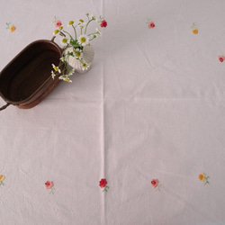 フランスの手仕事/マダムとムッシュのティータイム手刺繍 大判サイズ生地 テーブルクロス (ヴィンテージ) 4枚目の画像