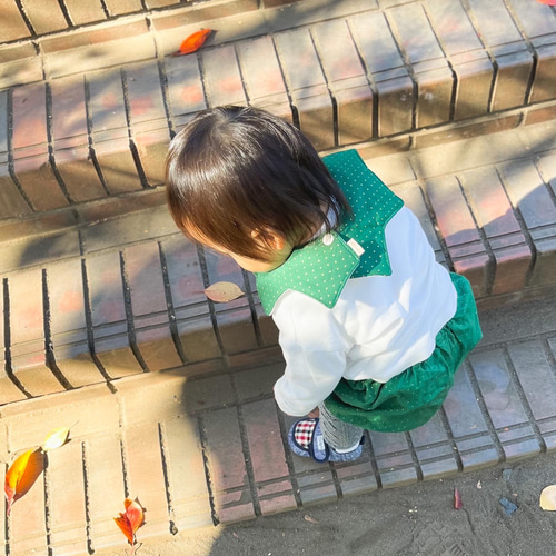 かぼちゃパンツ/ 星形スタイ 2点セット 華やかな緑のドット柄【80