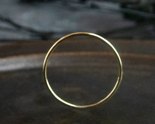 K02／1mm／ k18 極細 ウェーブ リング／ 華奢 ピンキー 18金 本物 K18 絶妙な華奢感 極細 ウェーブ リング ／1mmと1.5mmで太さが