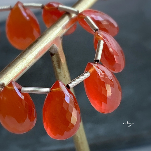 宝石質カーネリアンAAA　ペアシェイプ　ブリオレットカット12×8mm　天然石パーツ　手作り素材 3枚目の画像