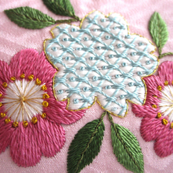 日本刺繍＊桜の花＊絹のがま口小銭入れ・キーケース ◆桜色◆刺繍 手刺繍 伝統工芸 ギフト 3枚目の画像