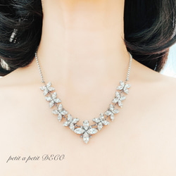 【國內免運費】Total Swarovski®︎「Fleur」新娘項鍊及耳環或耳環 1 禮盒裝 第6張的照片